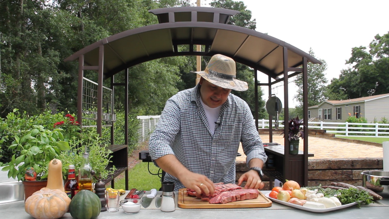 Asado de Tira, Yuca y Ensalada